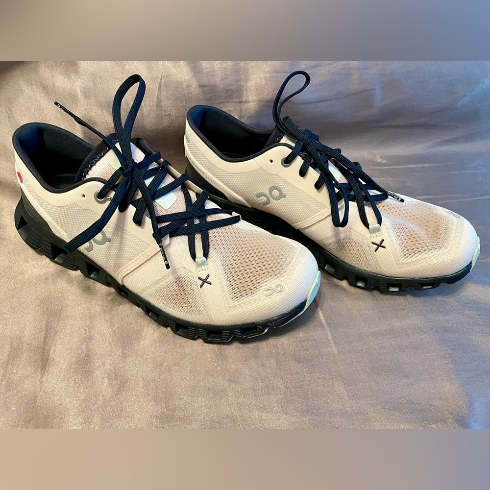 NWT On Running Cloud X 3 Shoe Fawn Magnet size 9